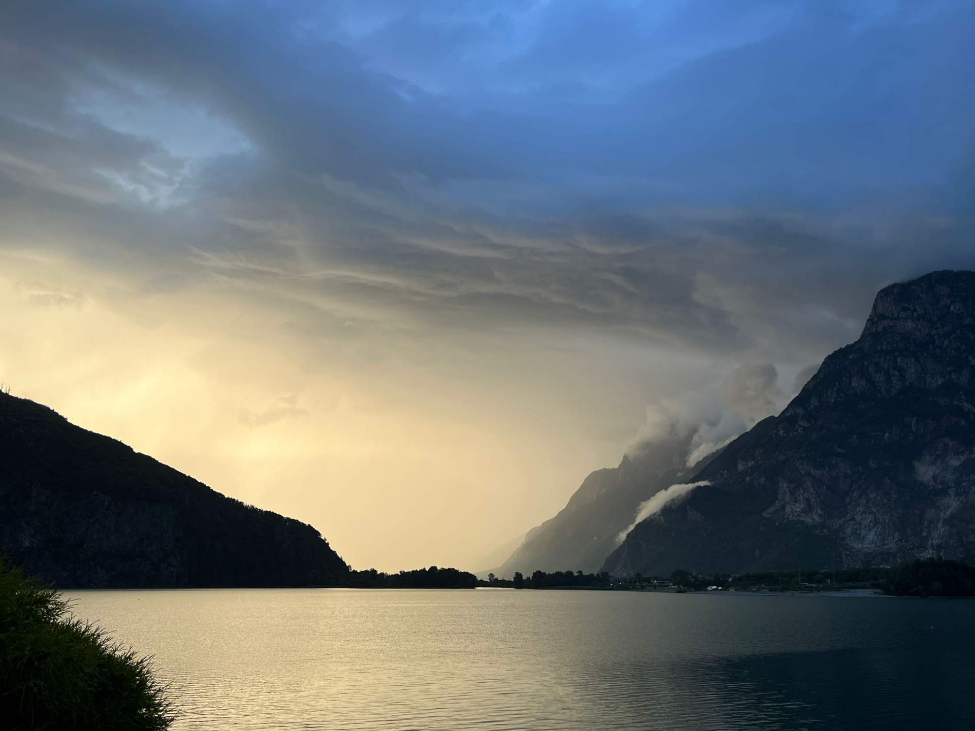 Abb. 3: Gewitterstimmung über dem Lago di Mezzola