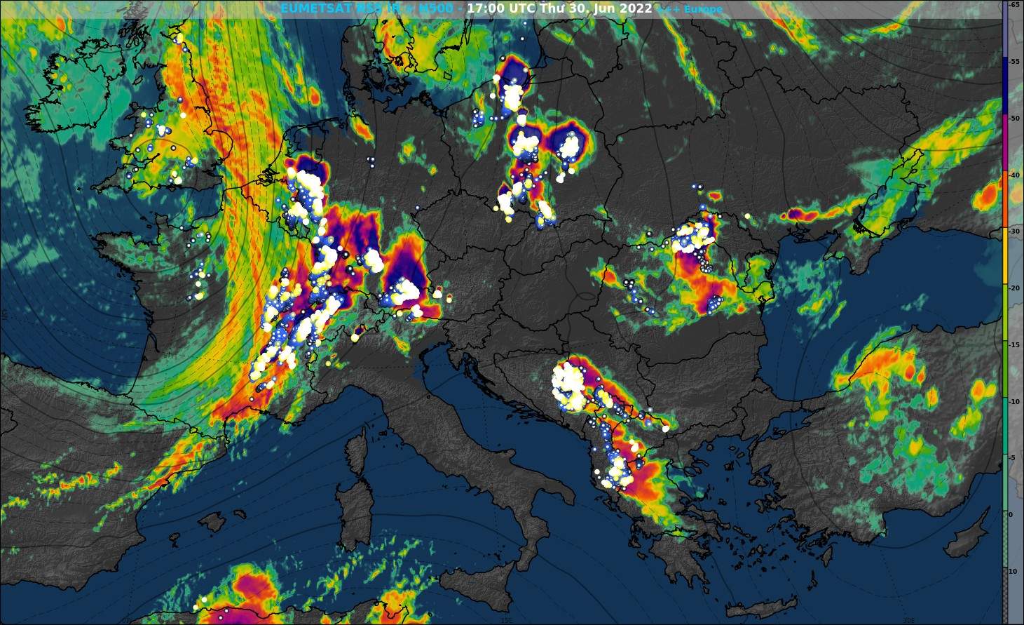 Abb. 3: Satellitenbild von Europa in Falschfarben. Kaltfront über Frankreich, im Vorfeld verbreitet Gewitter