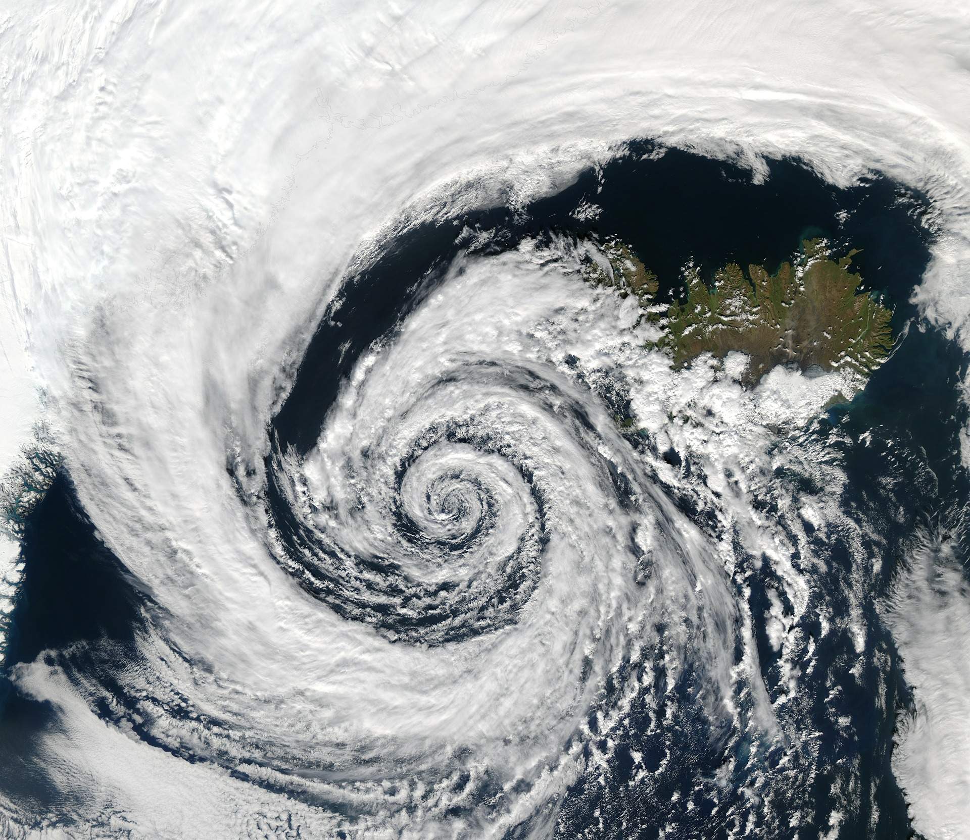 Abb. 1: Aussertropisches Sturmtief bei Island