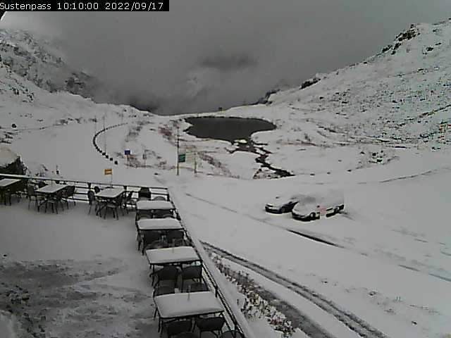 Abb. 4: Schnee auf dem Sustenpass. Bild: https://livecam.sustenpass.ch/