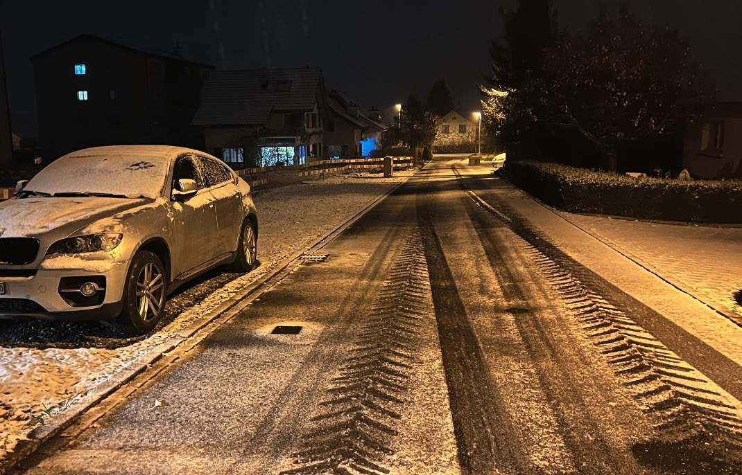 Abb. 2: Schneesituation in Veltheim, Kanton Aargau am Freitagmorgen um 06:00 Uhr.