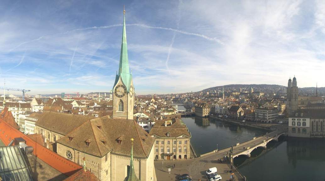 Abb. 2: So ähnlich dürfte es auch morgen aussehen, Schleierwolken über Zürich; Quelle: roundshot.com