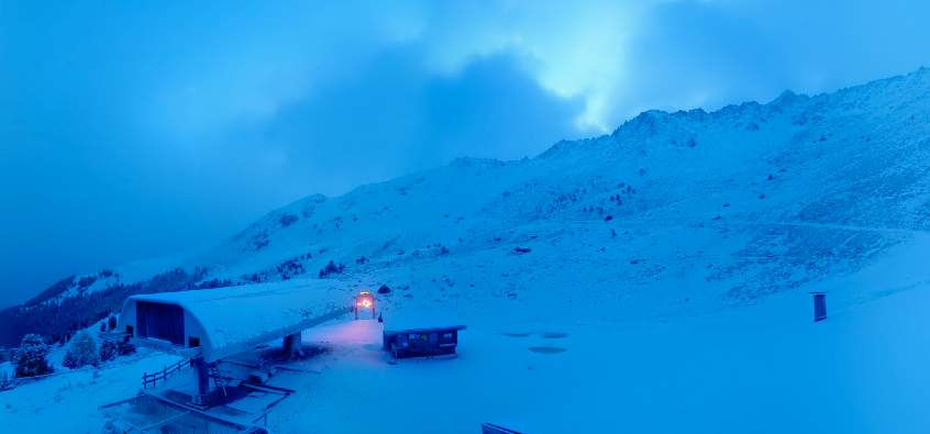 Fig. 1: Snowy landscape on Friday morning above Nendaz.; Source: Roundshot