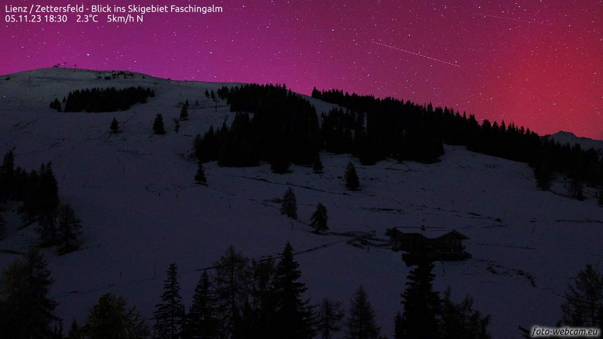 Fig. 3: Northern lights over Lienz (Austria); Source: foto-webcam.eu