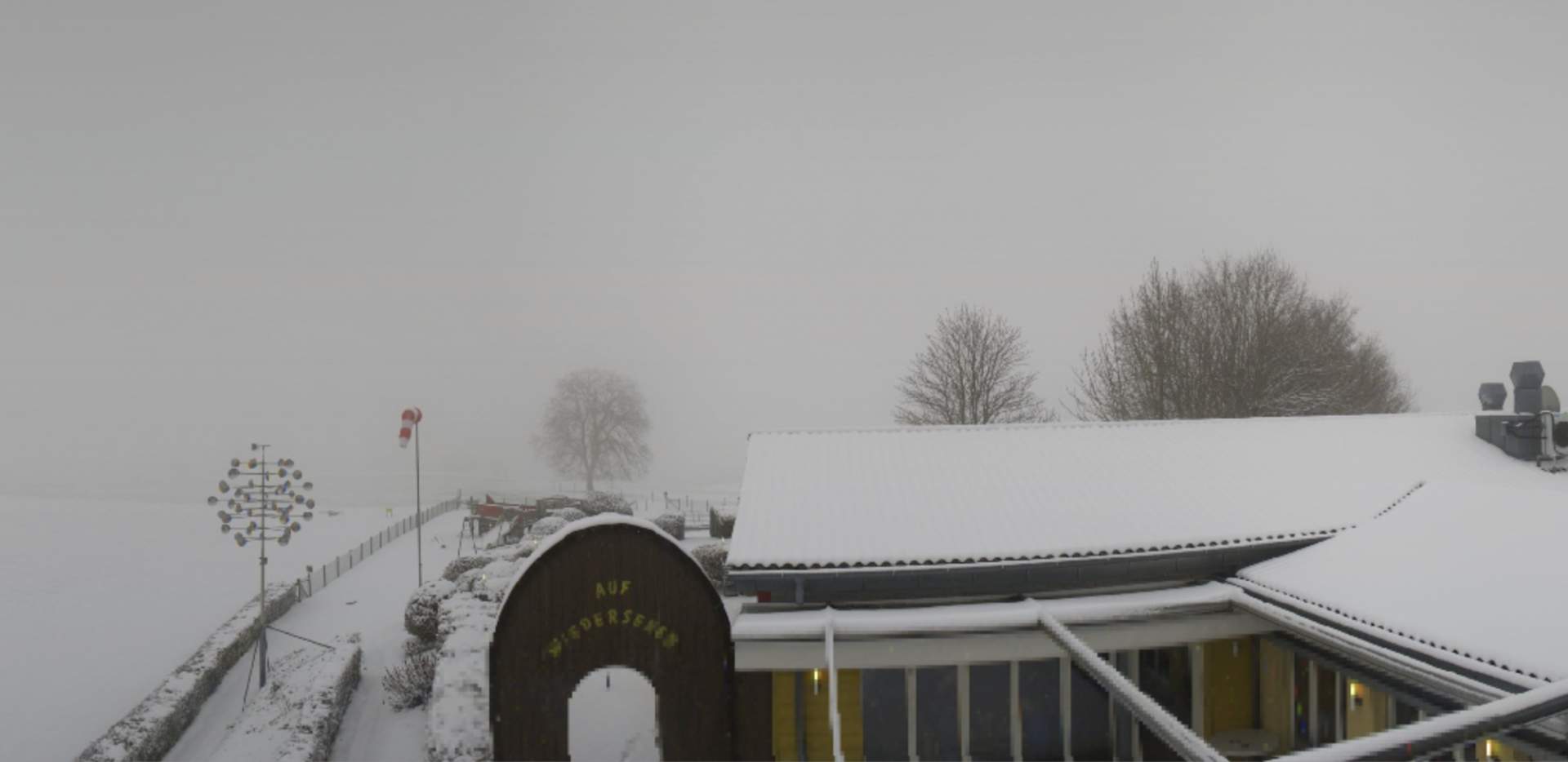 Abb. 3: Winterliche Landschaft in Schupfart mit rund 10 cm Neuschnee.; Quelle: Roundshot-Cam