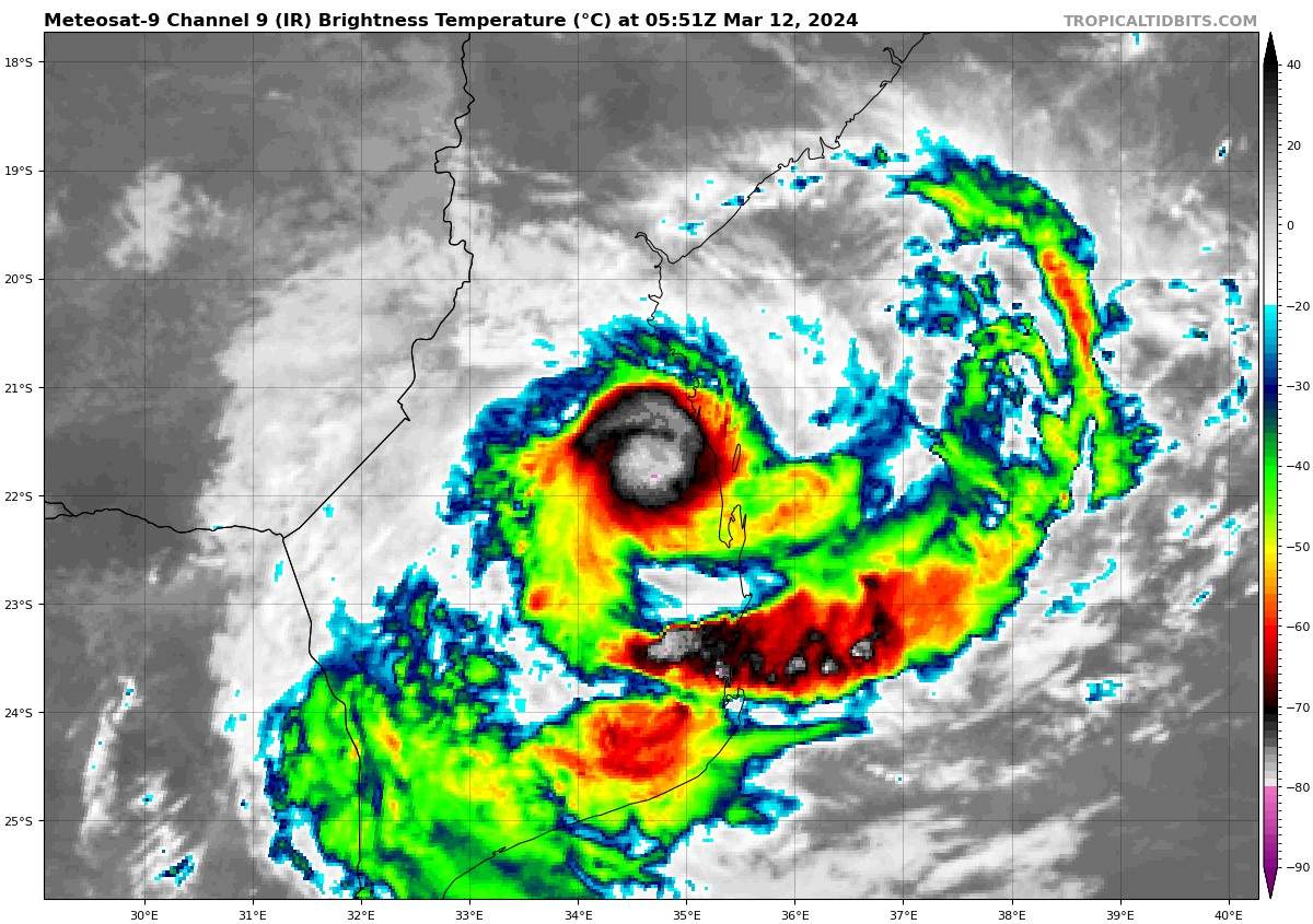 Fig. 1: Image satellite infrarouge du cyclone Filipo; Source: tropicaltidbits.com