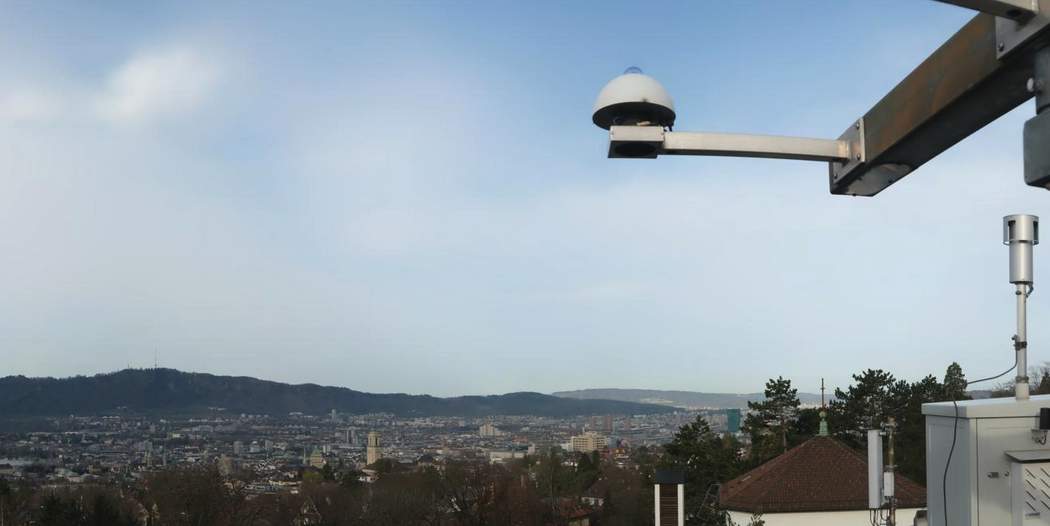 Fig. 2: The Föhn is probably also blowing intermittently on the Zürichberg this afternoon; Source: roundshot